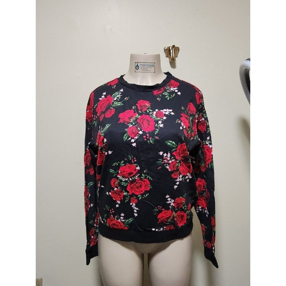 H & M DIVIDED FLORAL RED ROSE PRINT SWEATSHIRT, SIZE MEDIUM ROSE PRINT SWEATER